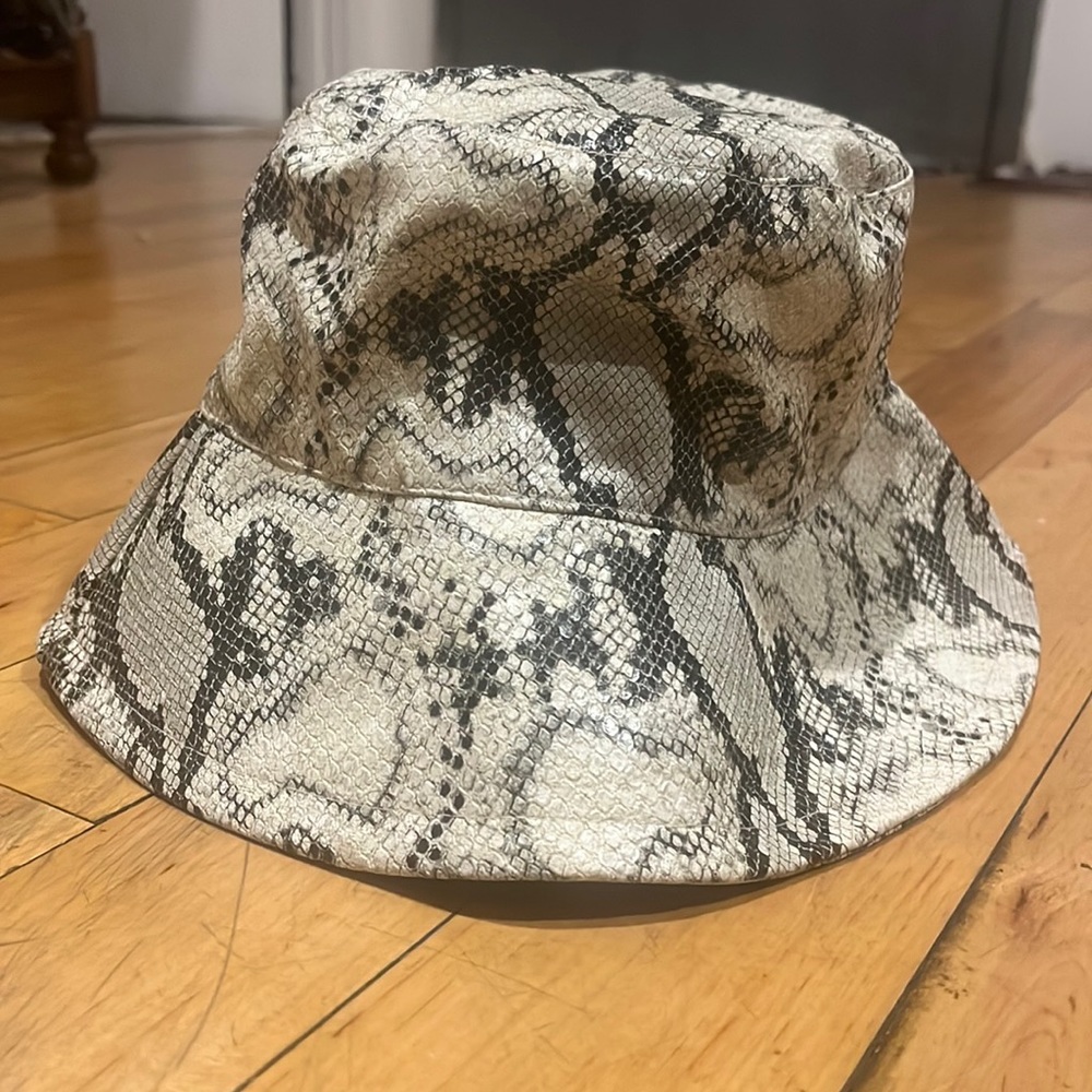 Snakeskin vintage bucket hat size s/m